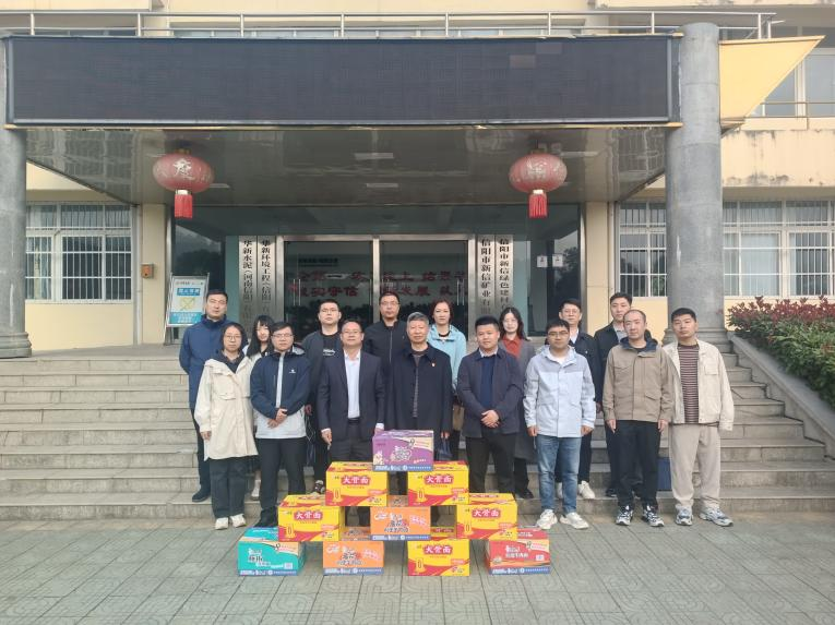 黨員助力靈山坡 礦業(yè)發(fā)展活力多——華信建投集團黨建品牌“機關黨員到一線”第25期